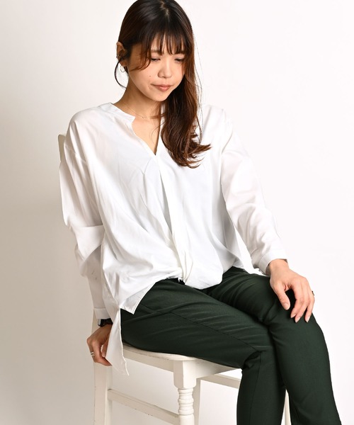 MARAI(マーライ)の「ラウンドヘム スキッパーシャツ 長袖(シャツ/ブラウス・レディース・ホワイト/ネイビー/ダークグリーン・MEDIUM/LARGE)」の5枚目の写真