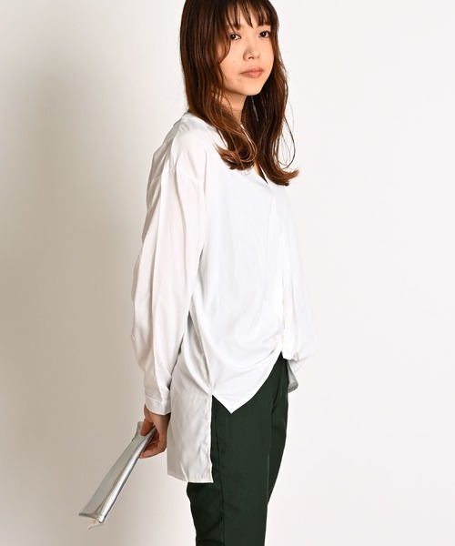 MARAI(マーライ)の「ラウンドヘム スキッパーシャツ 長袖(シャツ/ブラウス・レディース・ホワイト/ネイビー/ダークグリーン・MEDIUM/LARGE)」の6枚目の写真