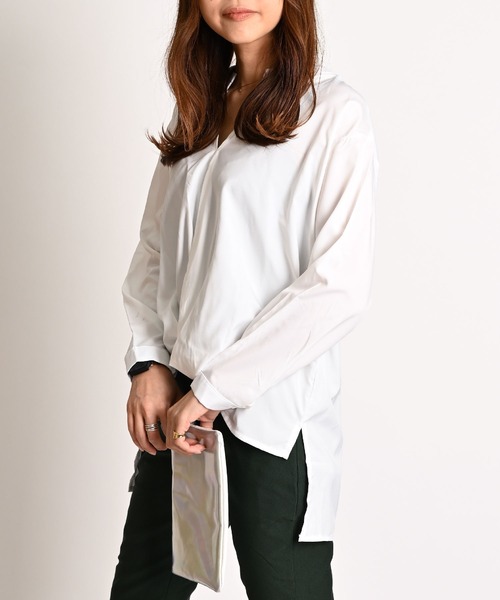 MARAI(マーライ)の「ラウンドヘム スキッパーシャツ 長袖(シャツ/ブラウス・レディース・ホワイト/ネイビー/ダークグリーン・MEDIUM/LARGE)」の7枚目の写真