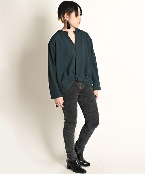 MARAI(マーライ)の「ラウンドヘム スキッパーシャツ 長袖(シャツ/ブラウス・レディース・ホワイト/ネイビー/ダークグリーン・MEDIUM/LARGE)」の11枚目の写真