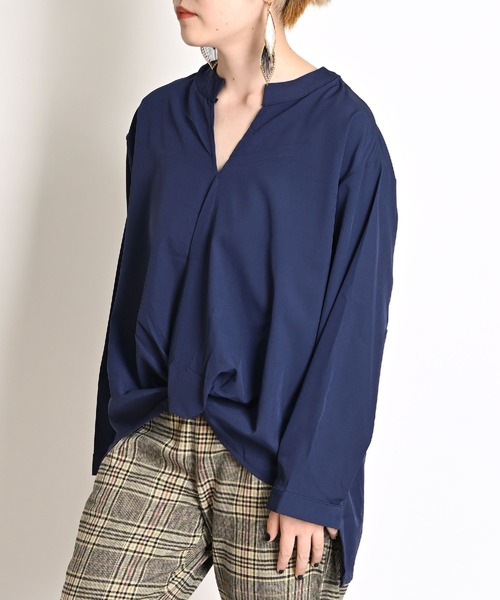 MARAI(マーライ)の「ラウンドヘム スキッパーシャツ 長袖(シャツ/ブラウス・レディース・ホワイト/ネイビー/ダークグリーン・MEDIUM/LARGE)」の16枚目の写真