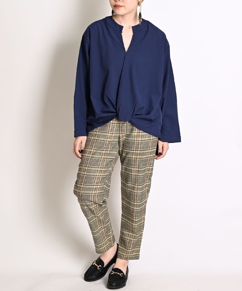 MARAI(マーライ)の「ラウンドヘム スキッパーシャツ 長袖(シャツ/ブラウス・レディース・ホワイト/ネイビー/ダークグリーン・MEDIUM/LARGE)」の17枚目の写真