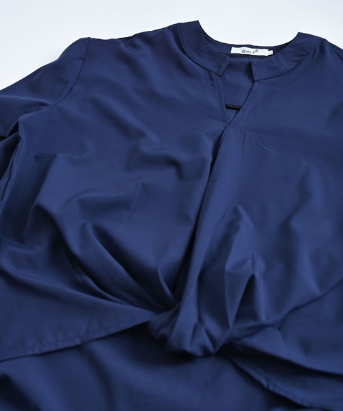 MARAI(マーライ)の「ラウンドヘム スキッパーシャツ 長袖(シャツ/ブラウス・レディース・ホワイト/ネイビー/ダークグリーン・MEDIUM/LARGE)」の19枚目の写真