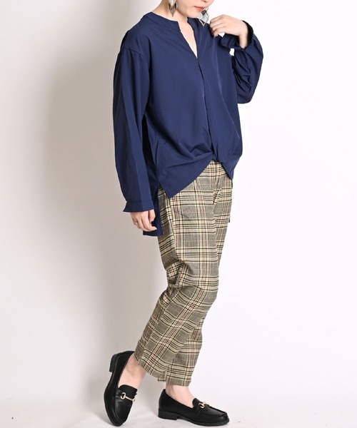 MARAI(マーライ)の「ラウンドヘム スキッパーシャツ 長袖(シャツ/ブラウス・レディース・ホワイト/ネイビー/ダークグリーン・MEDIUM/LARGE)」の21枚目の写真