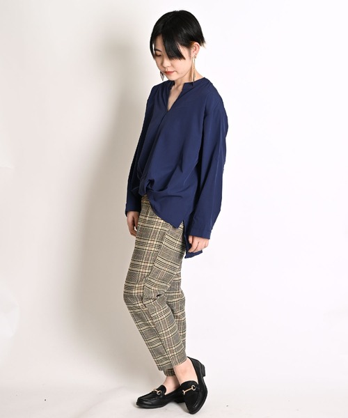 MARAI(マーライ)の「ラウンドヘム スキッパーシャツ 長袖(シャツ/ブラウス・レディース・ホワイト/ネイビー/ダークグリーン・MEDIUM/LARGE)」の22枚目の写真