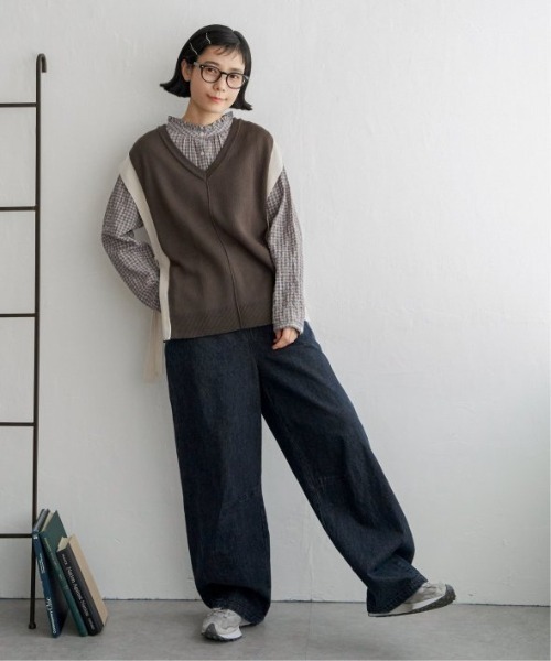 LBC（エルビーシー）の「2WAY配色リボンベスト（ニット/セーター・レディース・ベージュ/ブルー系その他/ブラック/チャコールグレー・M/L）」の5枚目の写真