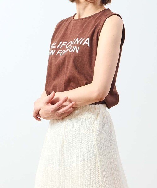 aunt lily(アントリリー)の「ロゴプリントノースリーブプルオーバー(タンクトップ・レディース・ホワイト/ブラウン・M~L)」の3枚目の写真