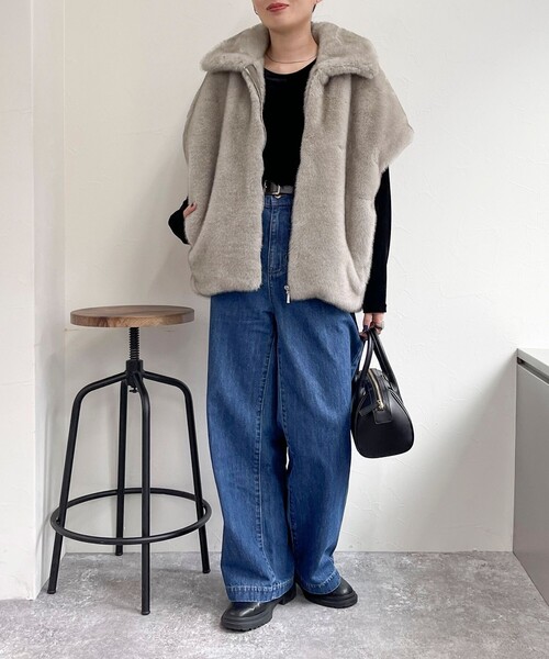 fredy emue(フレディエミュ)の「フェイクファーベスト(ムートンコート・レディース・ベージュ/ライトグレー・38)」の19枚目の写真