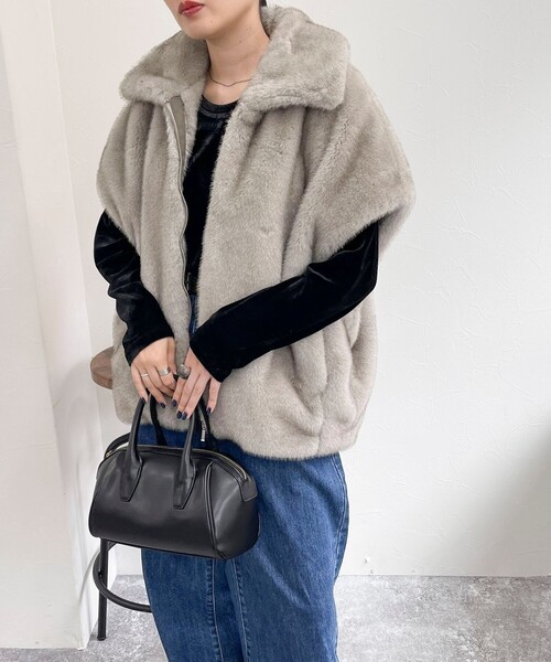 fredy emue(フレディエミュ)の「フェイクファーベスト(ムートンコート・レディース・ベージュ/ライトグレー・38)」の20枚目の写真