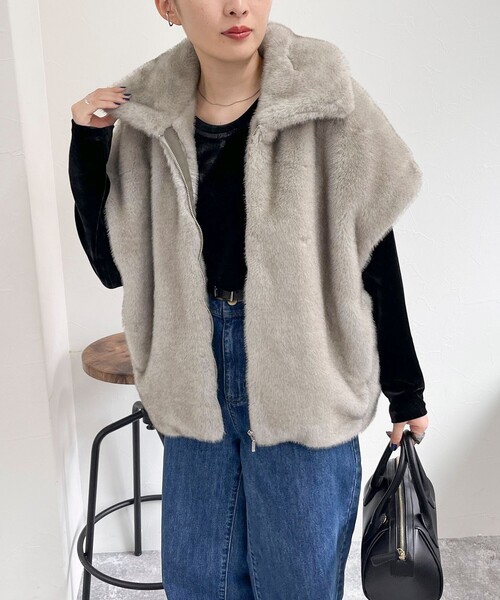 fredy emue(フレディエミュ)の「フェイクファーベスト(ムートンコート・レディース・ベージュ/ライトグレー・38)」の22枚目の写真