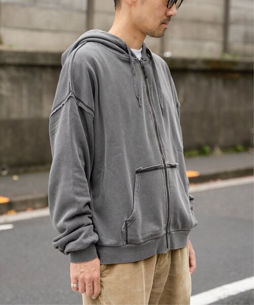 VENCEEXCHANGE(ヴァンスエクスチェンジ)の「裏毛ピグメントジップパーカー(パーカー・メンズ・レッド/チャコール/カーキ・L/M)」の2枚目の写真