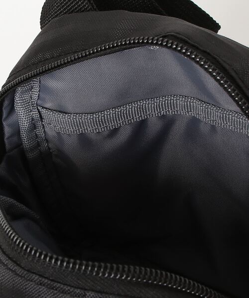 NEW BALANCE（ニューバランス）の「Essentials スリングバッグ（ショルダーバッグ・メンズ・ブラック/ホワイト・ONE SIZE）」の10枚目の写真