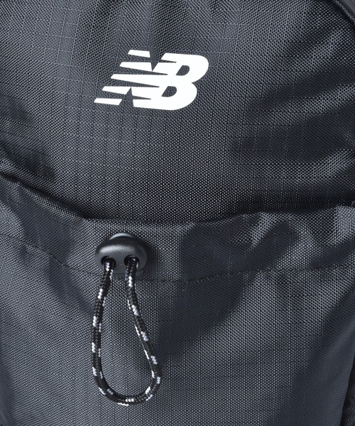 NEW BALANCE（ニューバランス）の「Essentials スリングバッグ（ショルダーバッグ・メンズ・ブラック/ホワイト・ONE SIZE）」の6枚目の写真