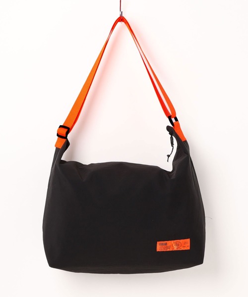 Ocean&Ground（オーシャン&グラウンド）の「ユースフルカラーショルダーBAG（ショルダーバッグ・キッズ・ベージュ/ネイビー/パープル/ブラック/オリーブ/シルバー・FREE）」の2枚目の写真