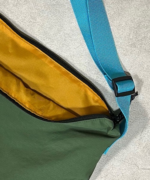 Ocean&Ground（オーシャン&グラウンド）の「ユースフルカラーショルダーBAG（ショルダーバッグ・キッズ・ベージュ/ネイビー/パープル/ブラック/オリーブ/シルバー・FREE）」の14枚目の写真