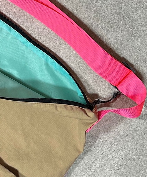 Ocean&Ground（オーシャン&グラウンド）の「ユースフルカラーショルダーBAG（ショルダーバッグ・キッズ・ベージュ/ネイビー/パープル/ブラック/オリーブ/シルバー・FREE）」の10枚目の写真