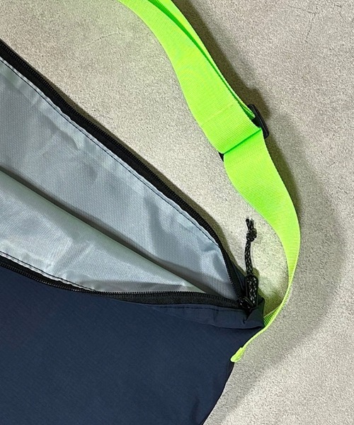 Ocean&Ground（オーシャン&グラウンド）の「ユースフルカラーショルダーBAG（ショルダーバッグ・キッズ・ベージュ/ネイビー/パープル/ブラック/オリーブ/シルバー・FREE）」の11枚目の写真