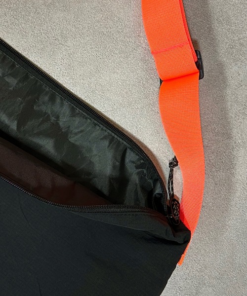 Ocean&Ground（オーシャン&グラウンド）の「ユースフルカラーショルダーBAG（ショルダーバッグ・キッズ・ベージュ/ネイビー/パープル/ブラック/オリーブ/シルバー・FREE）」の9枚目の写真