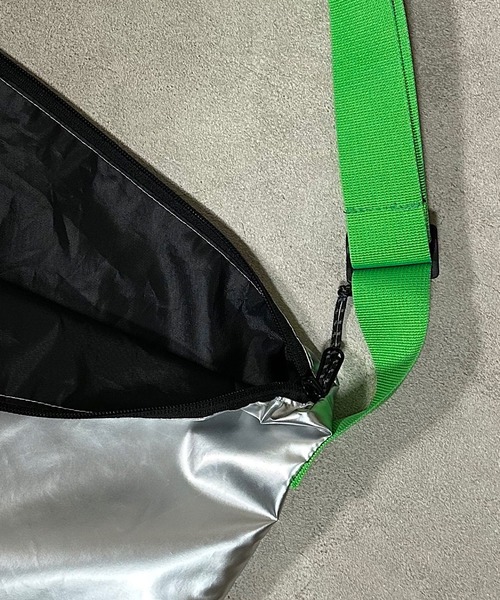 Ocean&Ground（オーシャン&グラウンド）の「ユースフルカラーショルダーBAG（ショルダーバッグ・キッズ・ベージュ/ネイビー/パープル/ブラック/オリーブ/シルバー・FREE）」の13枚目の写真