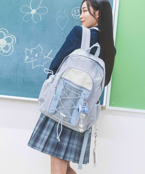 repipi armario（レピピ アルマリオ）の「コードツキバックパック（ショルダーバッグ・キッズ・アイボリー/ブラック/グレー系その他/グレー系/ホワイト系/ブラック系・FREE）」の5枚目の写真