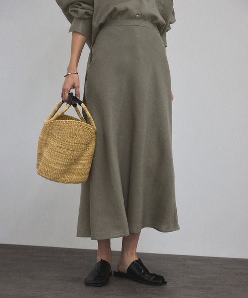 SALON adam et rope'（サロン アダム エ ロペ）の「リネンバイヤススカート［GENTLE LINEN］（スカート・レディース・ホワイト/グレー/ブルー/グレー系その他/ブラック・FREE）」の3枚目の写真