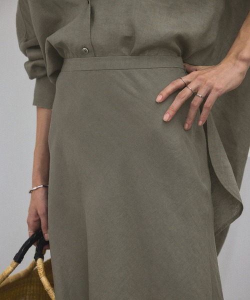 SALON adam et rope'（サロン アダム エ ロペ）の「リネンバイヤススカート［GENTLE LINEN］（スカート・レディース・ホワイト/グレー/ブルー/グレー系その他/ブラック・FREE）」の13枚目の写真