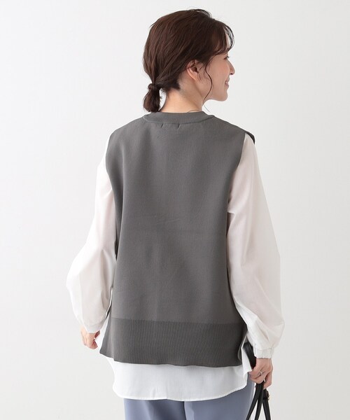 DRESKIP(ドレスキップ)の「【S-LL/2点セット】着回し自在 ニットベスト+フレアブラウス(その他トップス・レディース・ベージュ/オフホワイト/チャコールグレー/ブラック・01/02/03)」の6枚目の写真