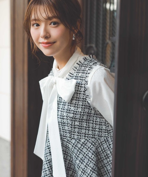 Noela（ノエラ）の「アソートボウタイブラウス（シャツ/ブラウス・レディース・ブラック/オフホワイト/サックスブルー/その他1・フリー）」の2枚目の写真