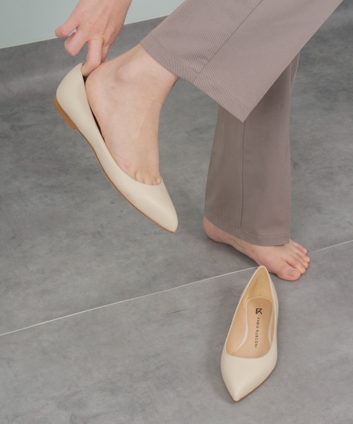 FABIO RUSCONI（ファビオルスコーニ）の「【FABIO RUSCONI/ファビオルスコーニ】ポインテッドトゥ レザー フラット パンプス（パンプス・レディース・シルバー/ブラック/アイボリー・36/37/38/39）」の2枚目の写真