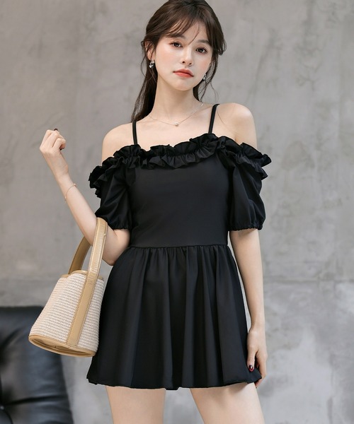 TeddyShop(テディショップ)の「レディース水着 ギャザーフリルオフショルフレアワンピース+ハイウエストショーツ 上下2点セット(水着・レディース・ブラウン/ホワイト系その他/ブラック/ブラック系その他・S/M/L/LL)」の1枚目の写真