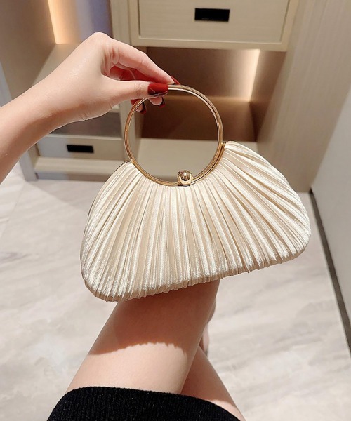 Leja(レジャ)の「【LEJA】2WAYプリーツゴールドラインバッグ 結婚式 パーティー 成人式 二次会 同窓会 お呼ばれ オケージョン 20代 30代(ハンドバッグ・レディース・ベージュ・FREE)」の2枚目の写真