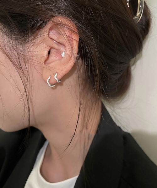 almo(アルモ)の「ウェーブラインストーンリングピアス/ペア(RO)(ピアス(両耳用)・メンズ・シルバー・SMALL/MEDIUM/LARGE)」の8枚目の写真
