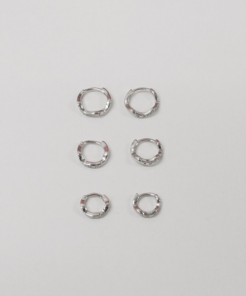 almo(アルモ)の「ウェーブラインストーンリングピアス/ペア(RO)(ピアス(両耳用)・メンズ・シルバー・SMALL/MEDIUM/LARGE)」の4枚目の写真