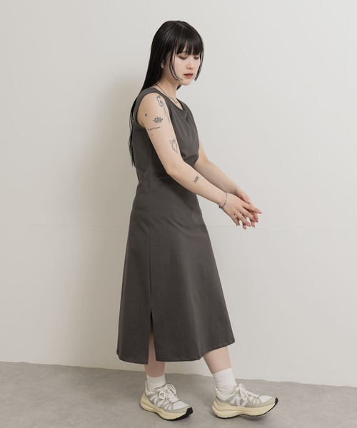 MIDIUMISOLID(ミディウミソリッド)の「『別注』MIDIUMISOLID×TGM back open neck one-piece(ワンピース・レディース・グレー/ブラウン・ONE)」の6枚目の写真