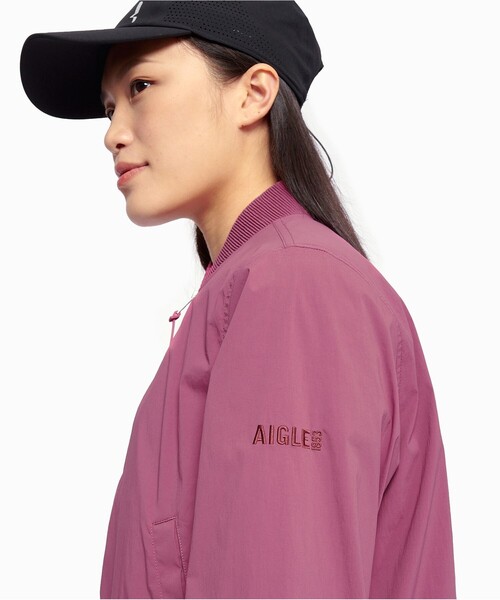 AIGLE(エーグル)の「UVカット 撥水 ライトウェイト ナイロンボンバージャケット / MA-1(ナイロンジャケット・レディース・ダークグリーン/バーガンディー・36/38/40)」の8枚目の写真