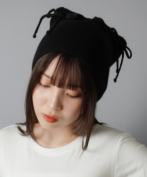 SPINNS(スピンズ)の「猫耳ニット帽/紐リボン(ニットキャップ/ビーニー・レディース・ベージュ/ブラック/グレー・ONESIZE)」の6枚目の写真