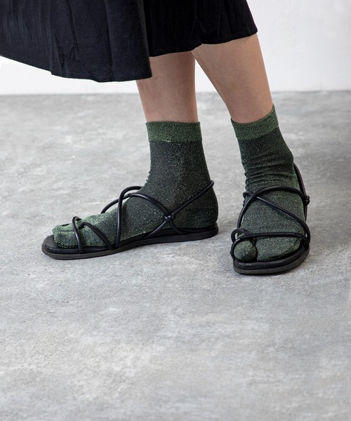 MILLION CARATS（ミリオンカラッツ）の「【TRICOTE】 きらりと光る繊細なラメと、透け感のある軽やかなシアー素材が魅力でサンダルとも好相性の足袋ソックス（ソックス/靴下・レディース・グレー/チャコールグレー/ピンク/ベージュ/イエロー/サックスブルー・FREE）」の15枚目の写真