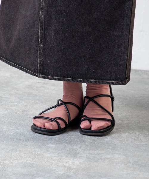 MILLION CARATS（ミリオンカラッツ）の「【TRICOTE】 きらりと光る繊細なラメと、透け感のある軽やかなシアー素材が魅力でサンダルとも好相性の足袋ソックス（ソックス/靴下・レディース・グレー/チャコールグレー/ピンク/ベージュ/イエロー/サックスブルー・FREE）」の18枚目の写真