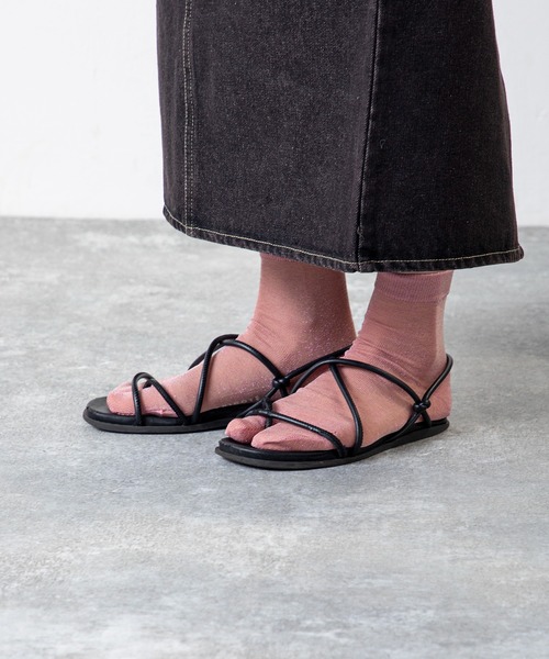 MILLION CARATS（ミリオンカラッツ）の「【TRICOTE】 きらりと光る繊細なラメと、透け感のある軽やかなシアー素材が魅力でサンダルとも好相性の足袋ソックス（ソックス/靴下・レディース・グレー/チャコールグレー/ピンク/ベージュ/イエロー/サックスブルー・FREE）」の19枚目の写真