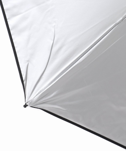Traditional Weatherwear(トラディショナルウェザーウェア)の「《追加》【TRADITIONAL WEATHERWEAR】LIGHT WEIGHT UMBRELLA:折りたたみ傘(折りたたみ傘・レディース・シルバー・FREE)」の8枚目の写真