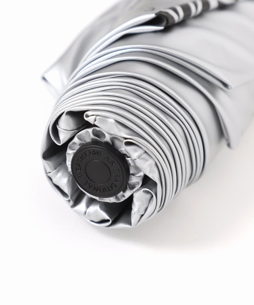 Traditional Weatherwear(トラディショナルウェザーウェア)の「《追加》【TRADITIONAL WEATHERWEAR】LIGHT WEIGHT UMBRELLA:折りたたみ傘(折りたたみ傘・レディース・シルバー・FREE)」の13枚目の写真