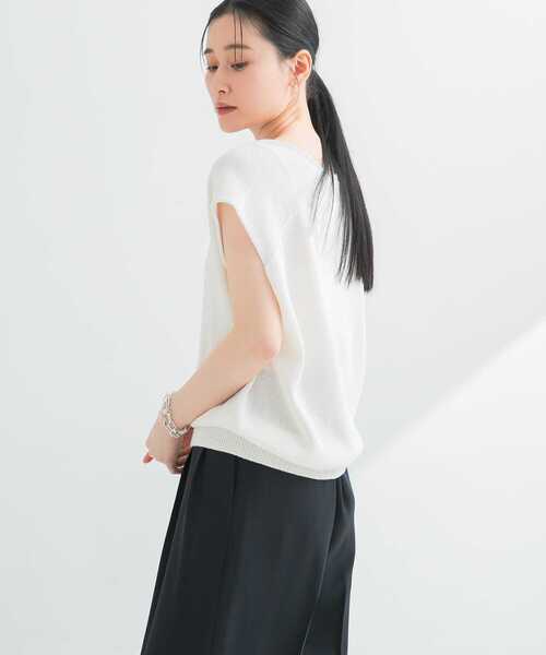 URBAN RESEARCH(アーバンリサーチ)の「リネンコットンVネックニットベスト(ベスト・レディース・オフホワイト/ベージュ/ブルー系その他・FREE)」の6枚目の写真