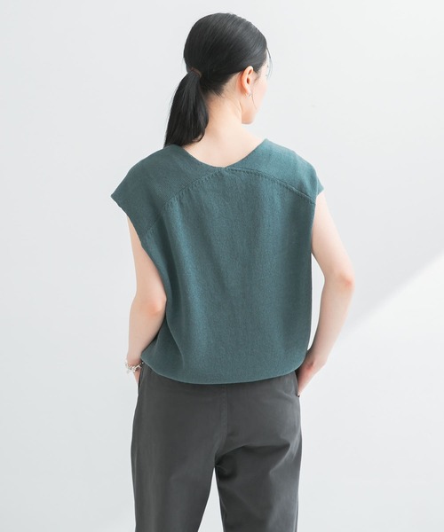 URBAN RESEARCH(アーバンリサーチ)の「リネンコットンVネックニットベスト(ベスト・レディース・オフホワイト/ベージュ/ブルー系その他・FREE)」の21枚目の写真