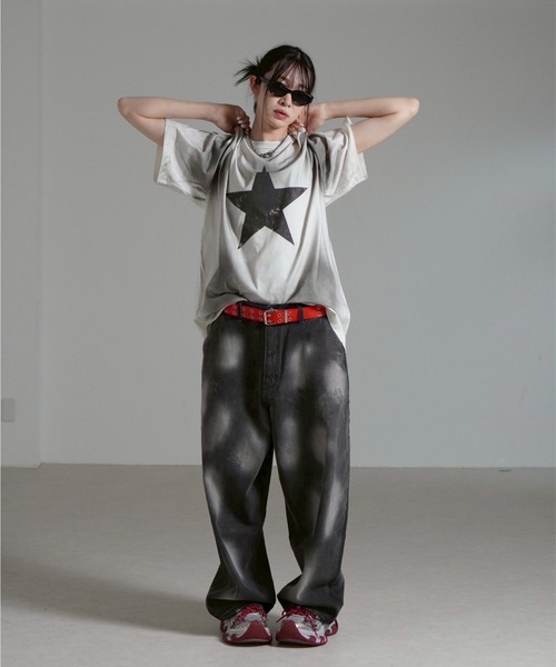 Chikashitsu +（チカシツプラス）の「【Chikashitsu +】pigment big star t-shirt / 【チカシツプラス】ピグメントビッグスタープリント半袖Tシャツ（Tシャツ/カットソー・メンズ・ブラック/ホワイト・ONE SIZE）」の6枚目の写真