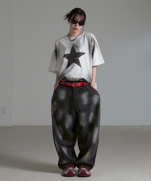 Chikashitsu +（チカシツプラス）の「【Chikashitsu +】pigment big star t-shirt / 【チカシツプラス】ピグメントビッグスタープリント半袖Tシャツ（Tシャツ/カットソー・メンズ・ブラック/ホワイト・ONE SIZE）」の7枚目の写真