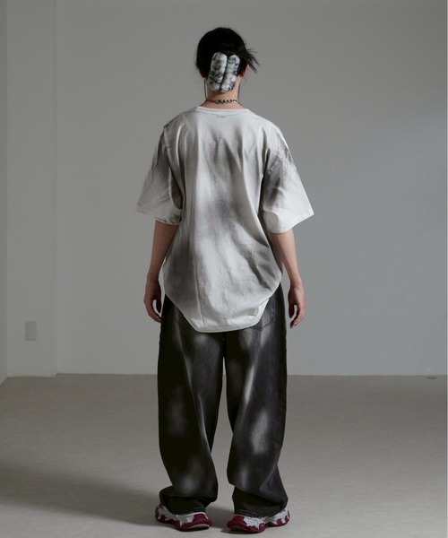 Chikashitsu +（チカシツプラス）の「【Chikashitsu +】pigment big star t-shirt / 【チカシツプラス】ピグメントビッグスタープリント半袖Tシャツ（Tシャツ/カットソー・メンズ・ブラック/ホワイト・ONE SIZE）」の10枚目の写真