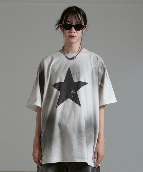 Chikashitsu +（チカシツプラス）の「【Chikashitsu +】pigment big star t-shirt / 【チカシツプラス】ピグメントビッグスタープリント半袖Tシャツ（Tシャツ/カットソー・メンズ・ブラック/ホワイト・ONE SIZE）」の11枚目の写真