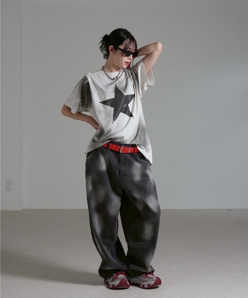 Chikashitsu +（チカシツプラス）の「【Chikashitsu +】pigment big star t-shirt / 【チカシツプラス】ピグメントビッグスタープリント半袖Tシャツ（Tシャツ/カットソー・メンズ・ブラック/ホワイト・ONE SIZE）」の5枚目の写真