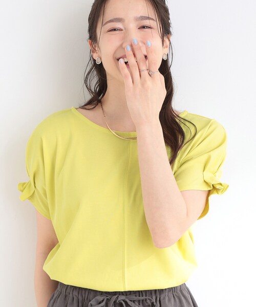 DRESKIP(ドレスキップ)の「【S-LL/UV/プチプラ】お袖タックで好印象 デザインTシャツ(Tシャツ/カットソー・レディース・イエロー/ダークブラウン/ブルー系その他/ブラック/オフホワイト・02/04/01/03)」の1枚目の写真