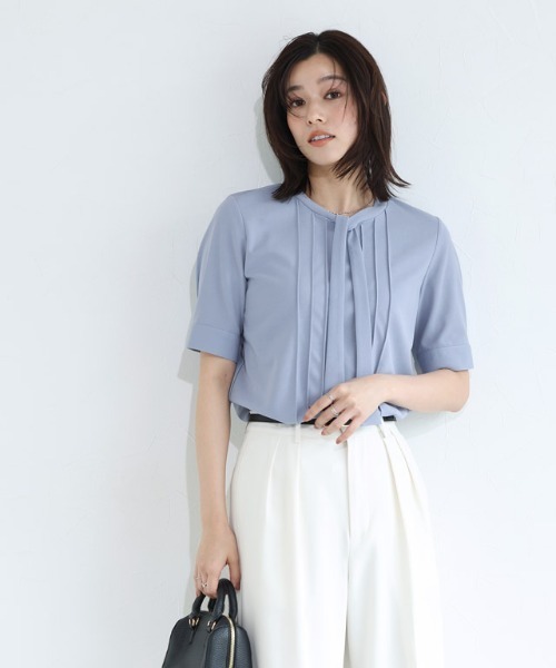 Pierrot（ピエロ）の「【接触冷感/UV/ウォッシャブル】ピンタックタイデザインTブラウス（シャツ/ブラウス・レディース・グレー/オフホワイト/ブルー/ネイビー・M/L）」の13枚目の写真
